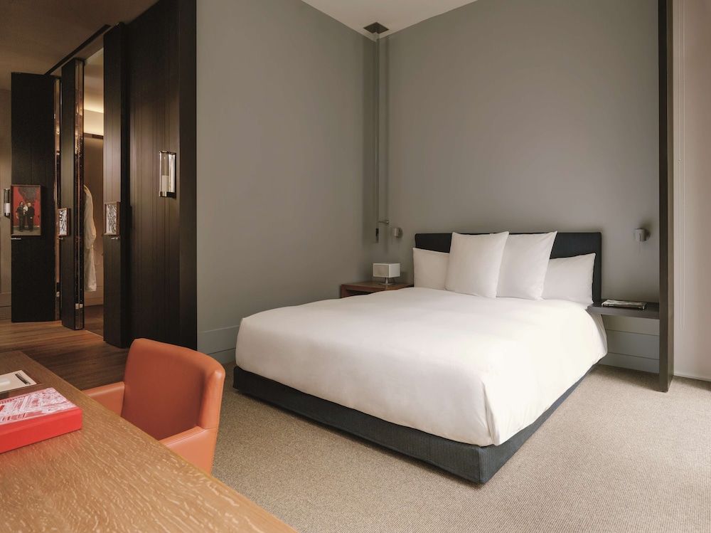 ANDAZ 5TH AVENUE, BY HYATT Room, 1 King Bed, Accessible (Shower) 2