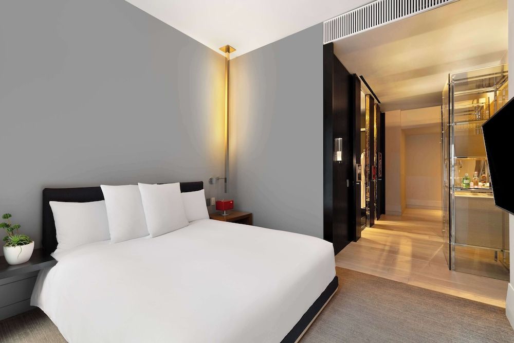 ANDAZ 5TH AVENUE, BY HYATT Room, 1 King Bed, Accessible (Shower)