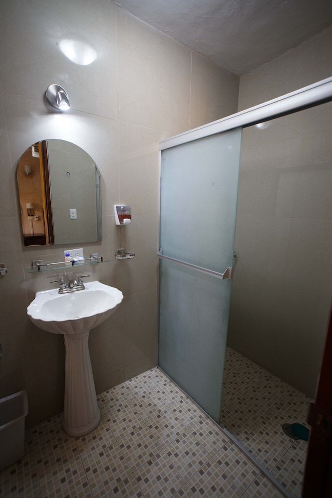 Hotel La Casona Real Standard Double Room, 2 Queen Beds 7