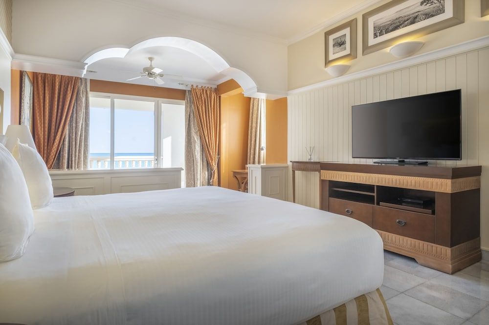 Suite, Oceanfront (Corner, Butler Suite)