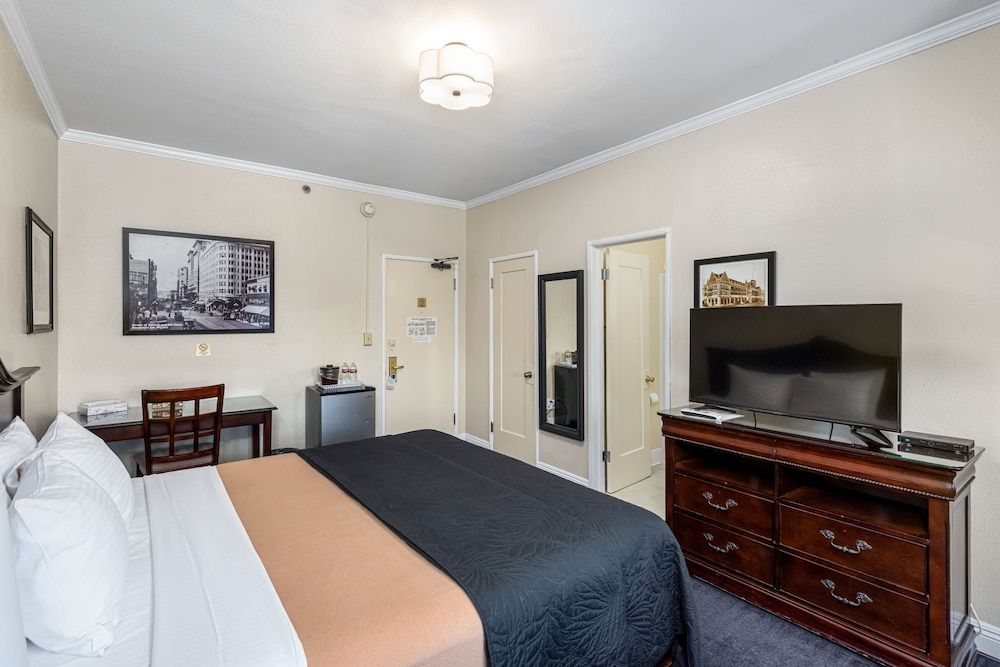 Deluxe Room, 1 King Bed, Non Smoking