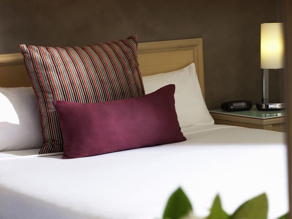 Mercure Melbourne Albert Park Standard Room, 1 King Bed 2