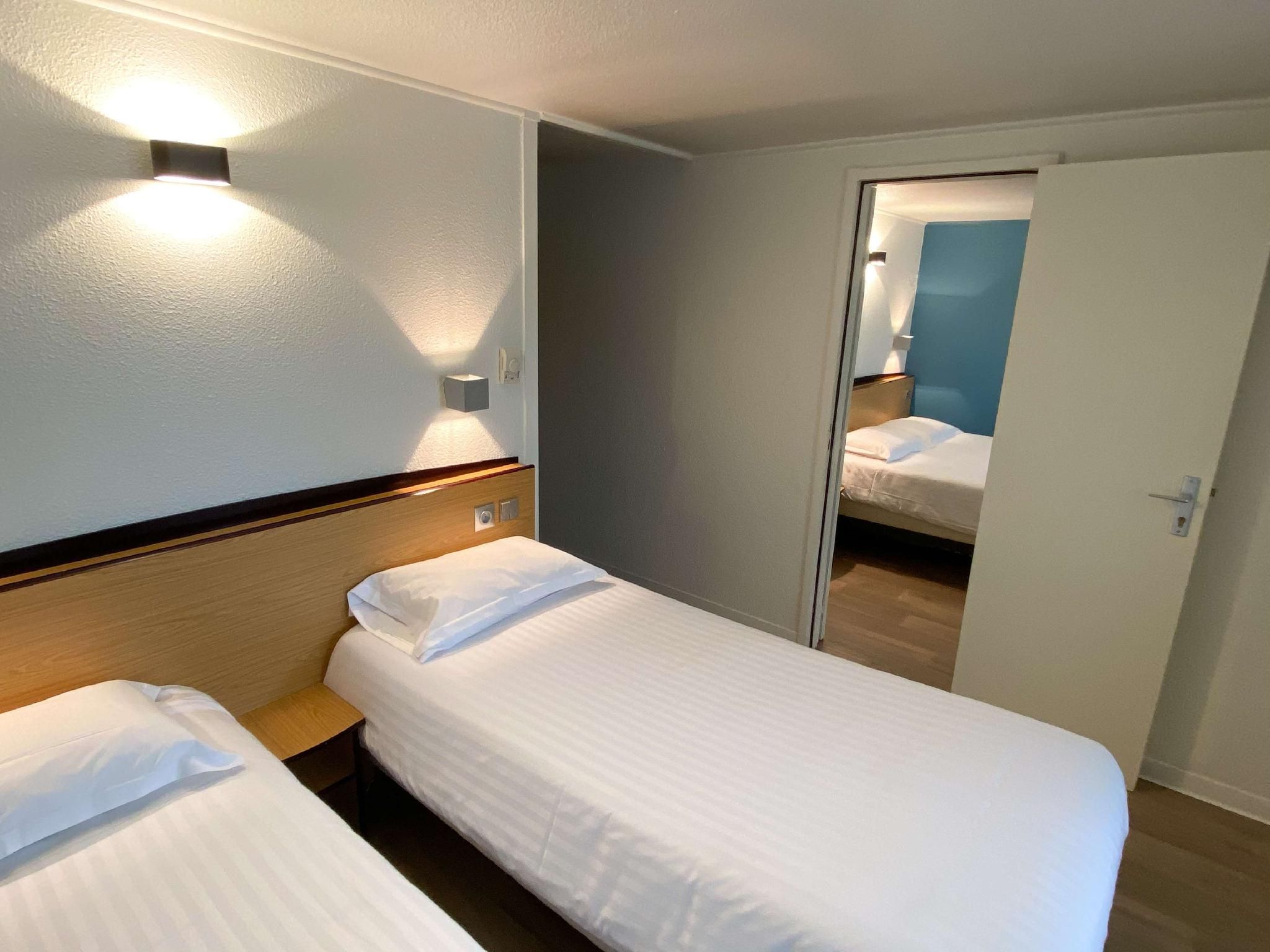 Family Suite - 1 Double Bed 2 Single Beds