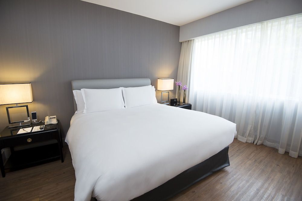 Junior Suite, 1 Queen Bed, Bathtub