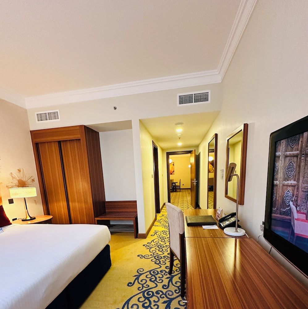 undefined City Seasons Al Hamra Hotel 3