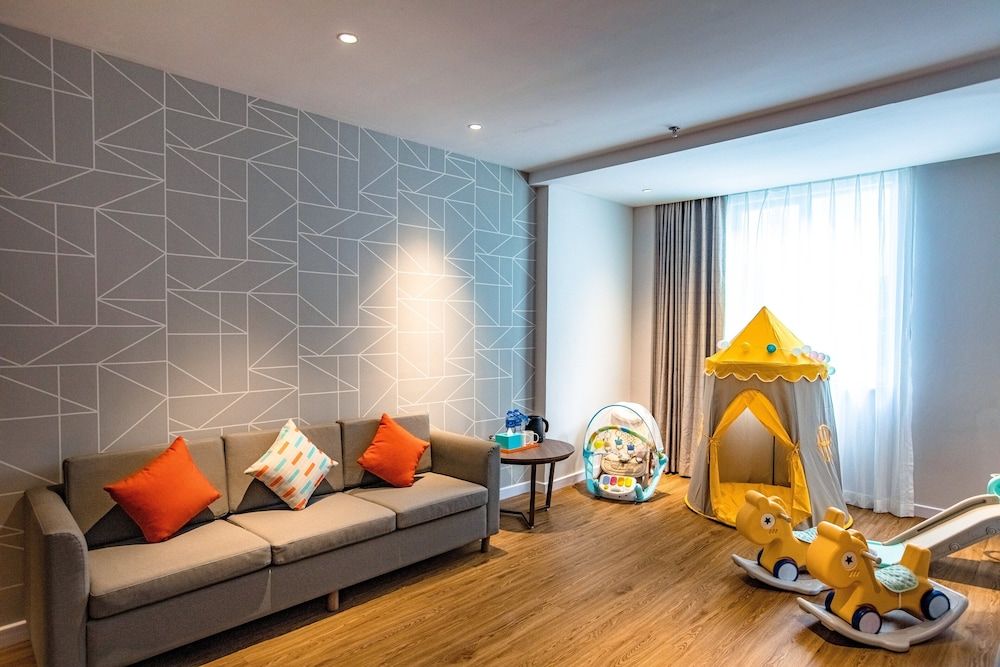 Standard Room, 1 King Bed (Extra Floor Space)