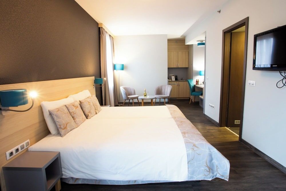 undefined Regnum Residence 8