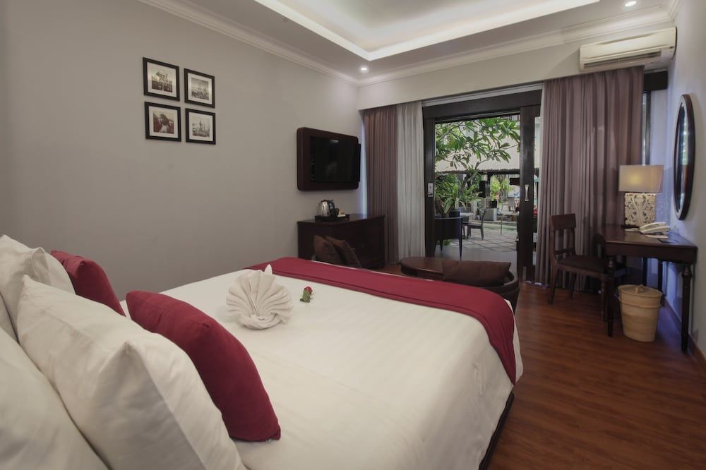 The Lokha Legian Resort & Spa Super Deluxe Double, Pool Access 5