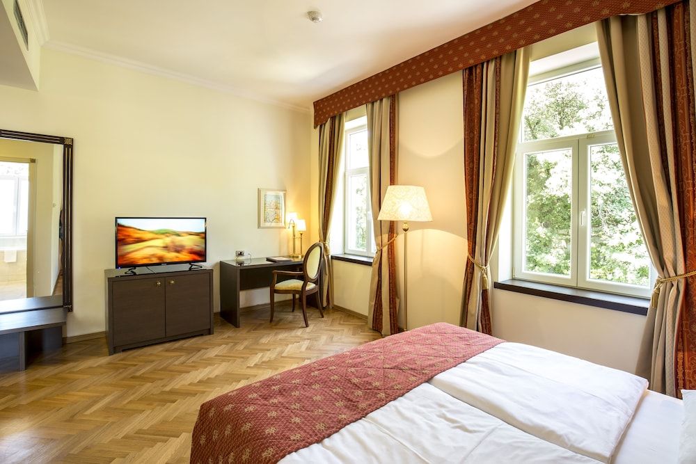 Basic Double Room