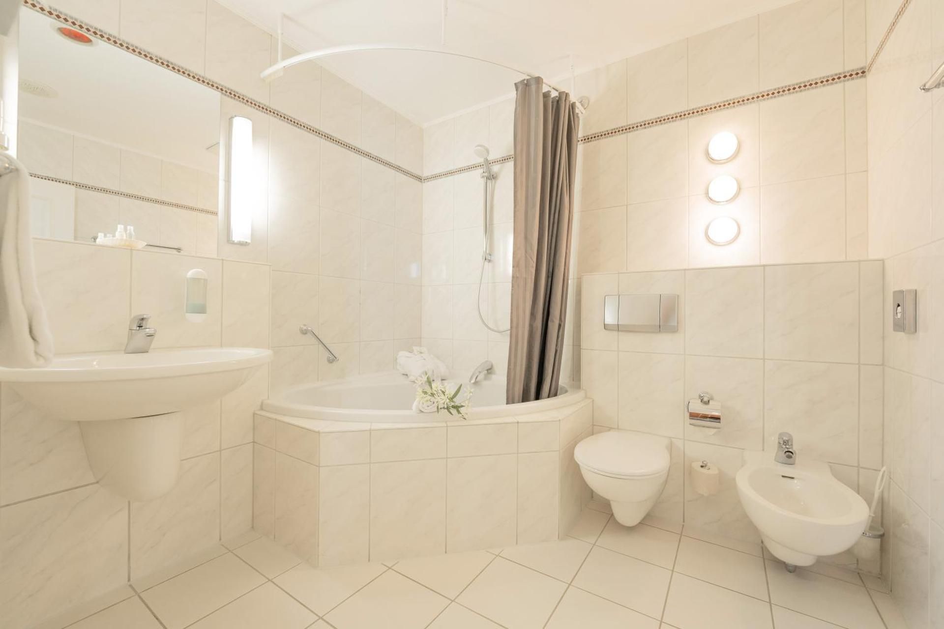 Bernstein Schlosshotel Ballenstedt Comfort Double Room 3