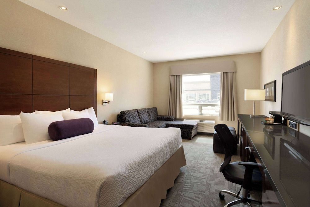 Upgraded, Room, 1 King Bed