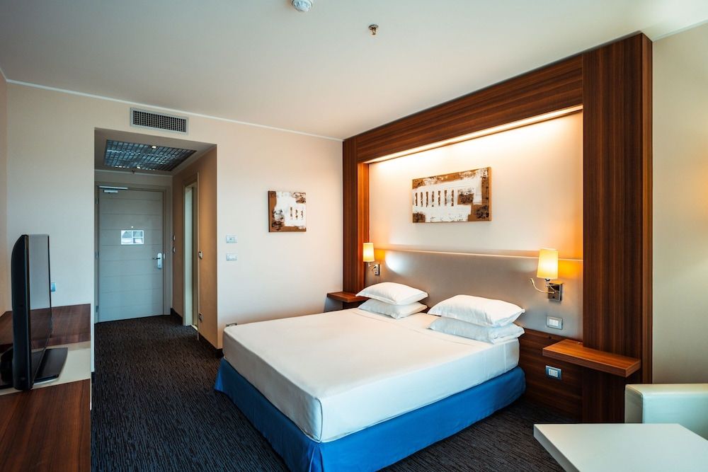 Superior Room, 1 King Bed, Non Smoking, Balcony
