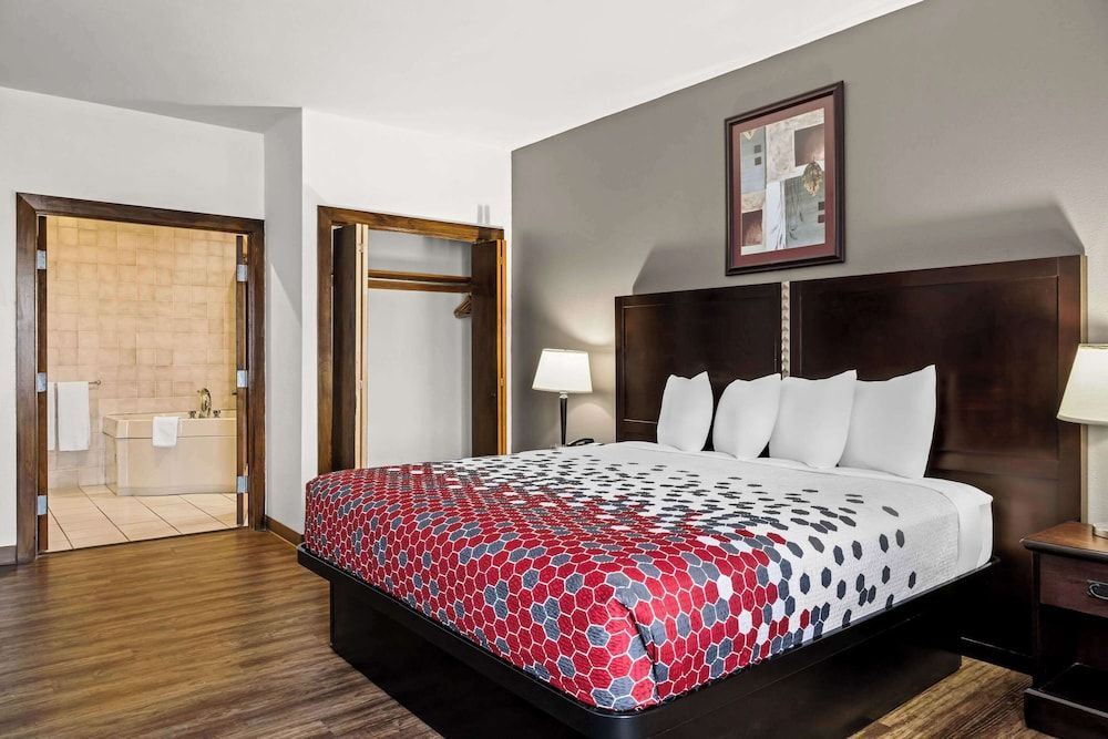Suite, 1 King Bed, Non Smoking