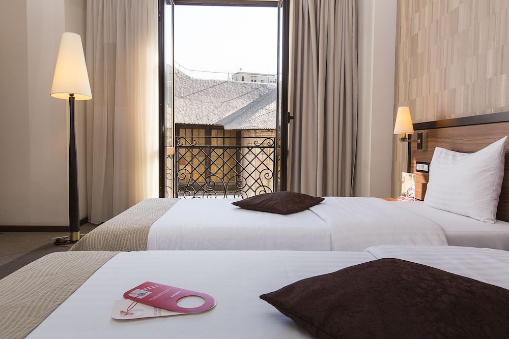 undefined Europa Royale Bucharest 3