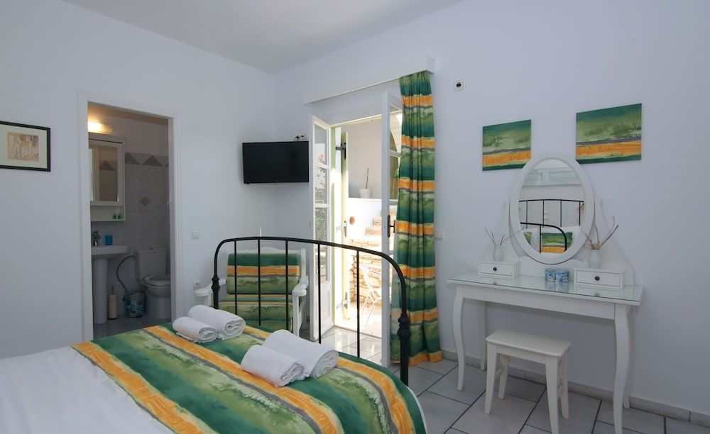Deluxe Double or Twin Room (Semi Basement)