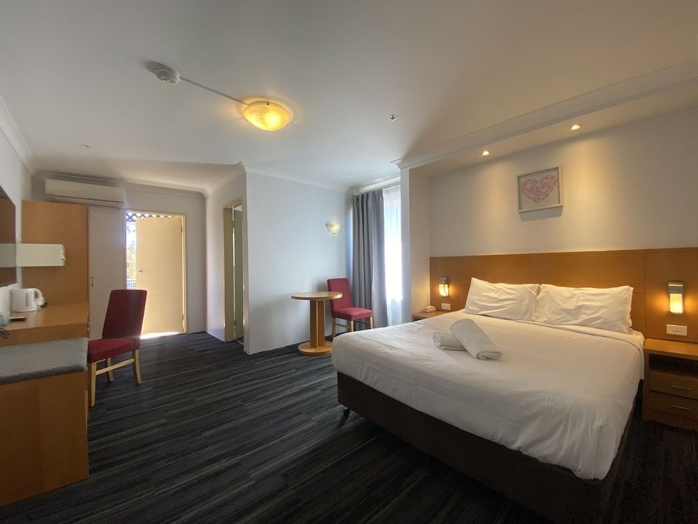 Garden Lodge Sydney Deluxe Double Room, 1 Bedroom 3