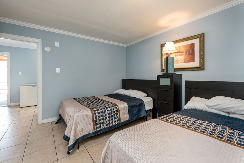 Boardwalk Hotel Charlee & Beach House Rentals Suite, 1 Bedroom 4