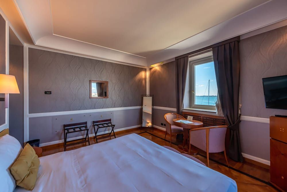 Grand Hotel Ortigia Siracusa Deluxe Room, Sea View 4