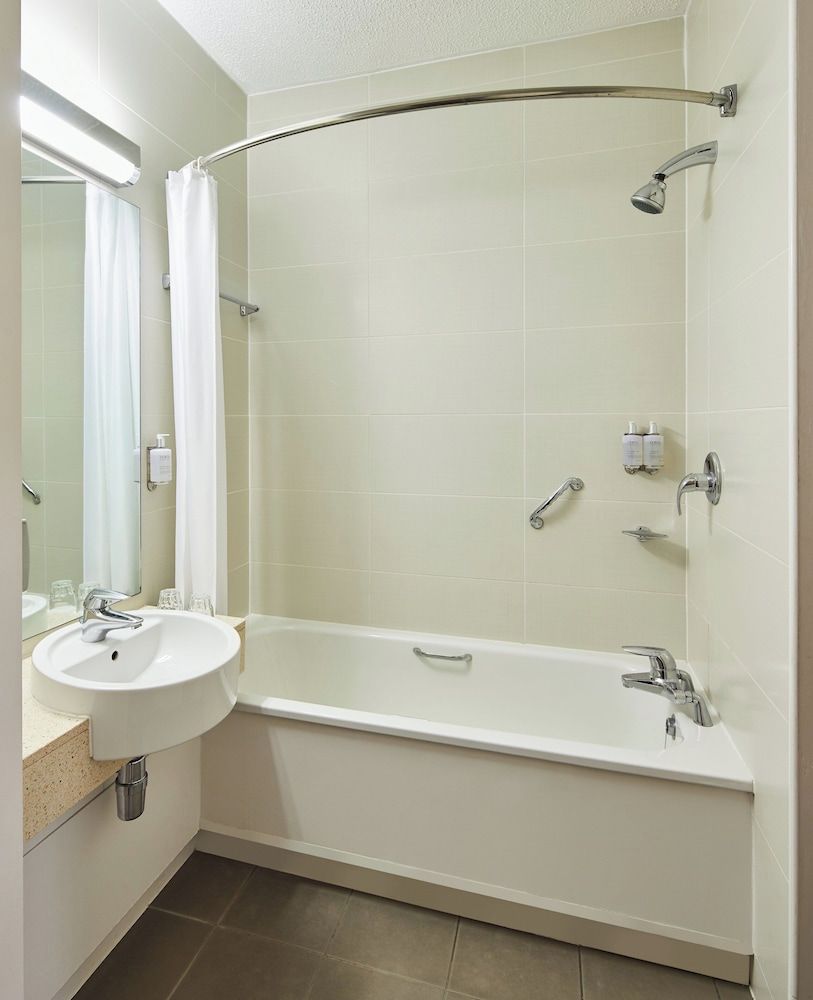 Leonardo Hotel Bradford Triple Room 4