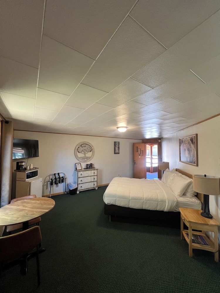 Lone Eagle Lodge Standard Room, 1 Queen Bed Non Smoking 3