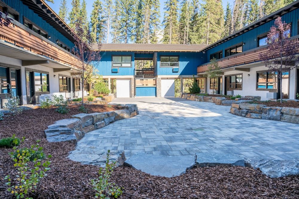 undefined The Dorothy Motel 6