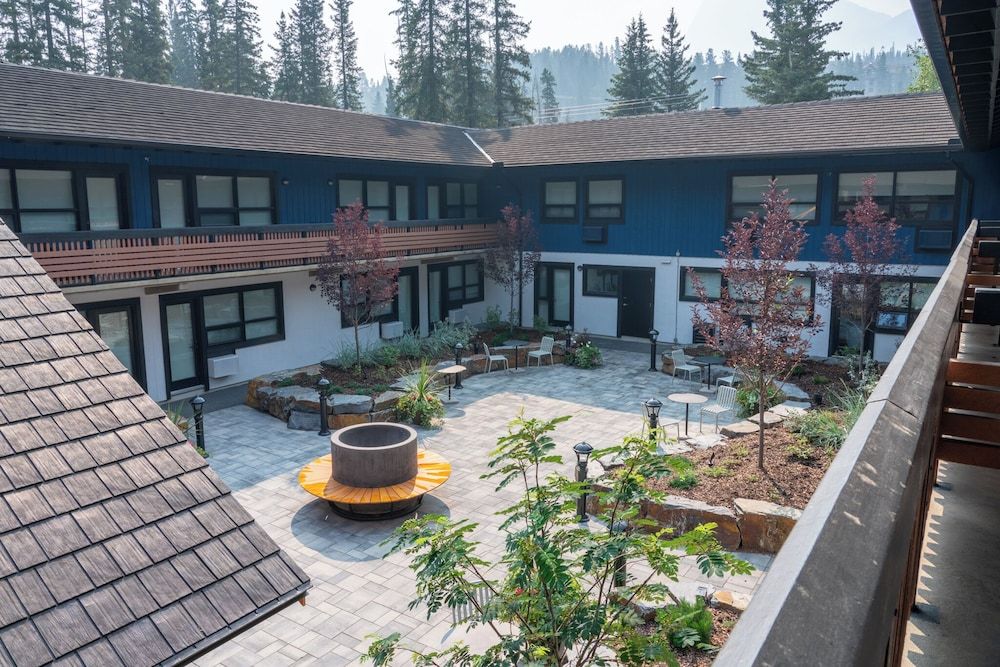 undefined The Dorothy Motel 8