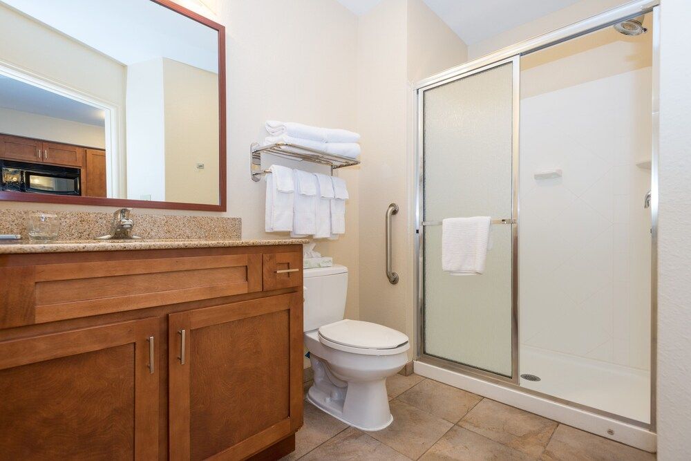 Suite, 1 Bedroom (Walk-In Shower)
