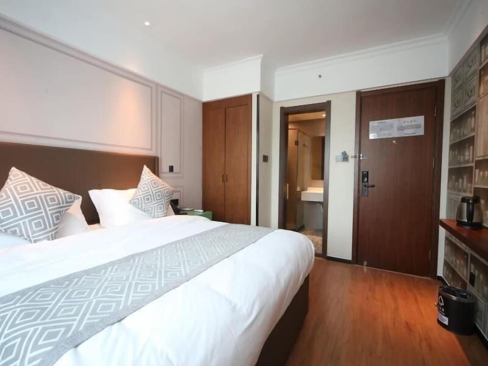 undefined GEM Hotel Wuning Road Zhenping Road Metro Station 10