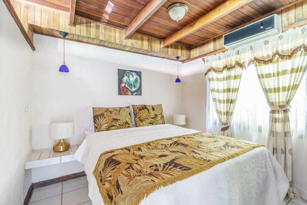 Bougainvillea Suite