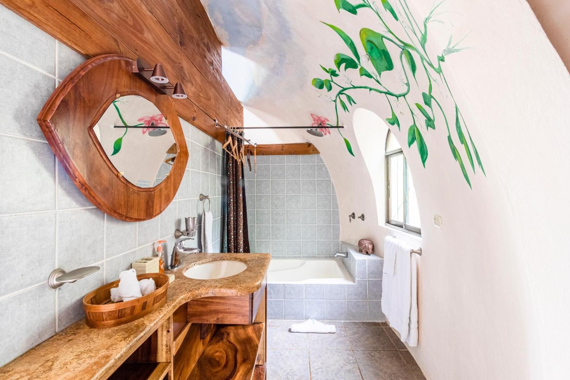 Tree Top Honeymoon Dome