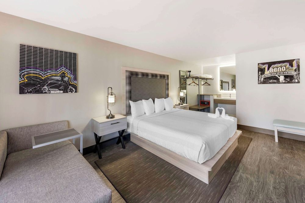 Suite, 1 King Bed, Non Smoking, Kitchenette (Living Room;Shower Only;with Sofabed)