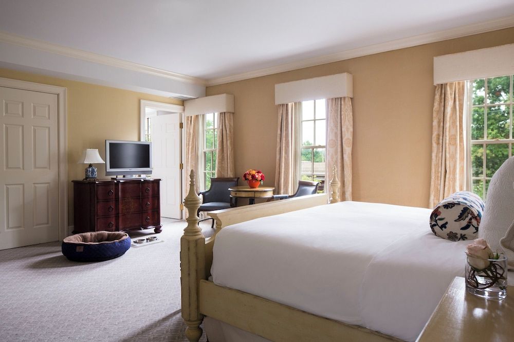 Deluxe Room, 1 King Bed (Deluxe King ADA Compliant Room)