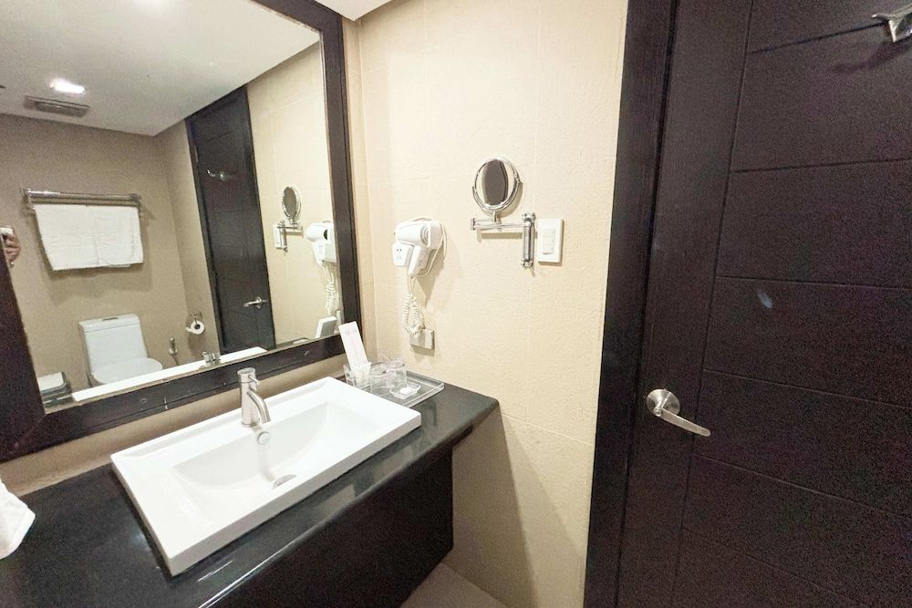 The Muse Hotel Boracay Deluxe Twin Room 11