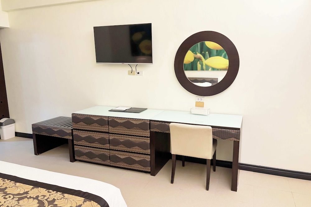 The Muse Hotel Boracay Standard King Room 10