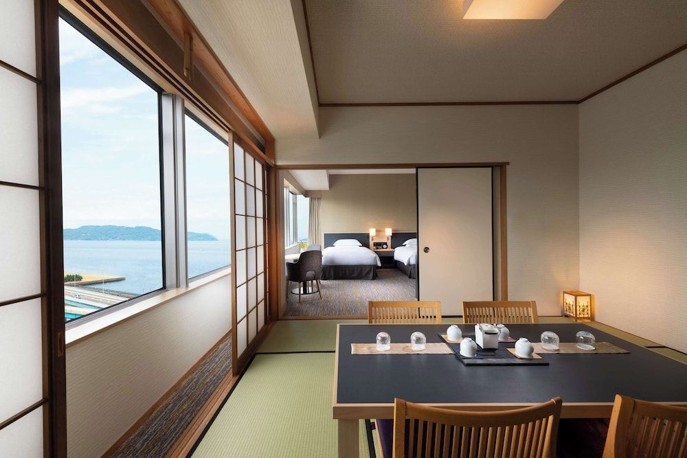 Japanese Wesuitern Suite