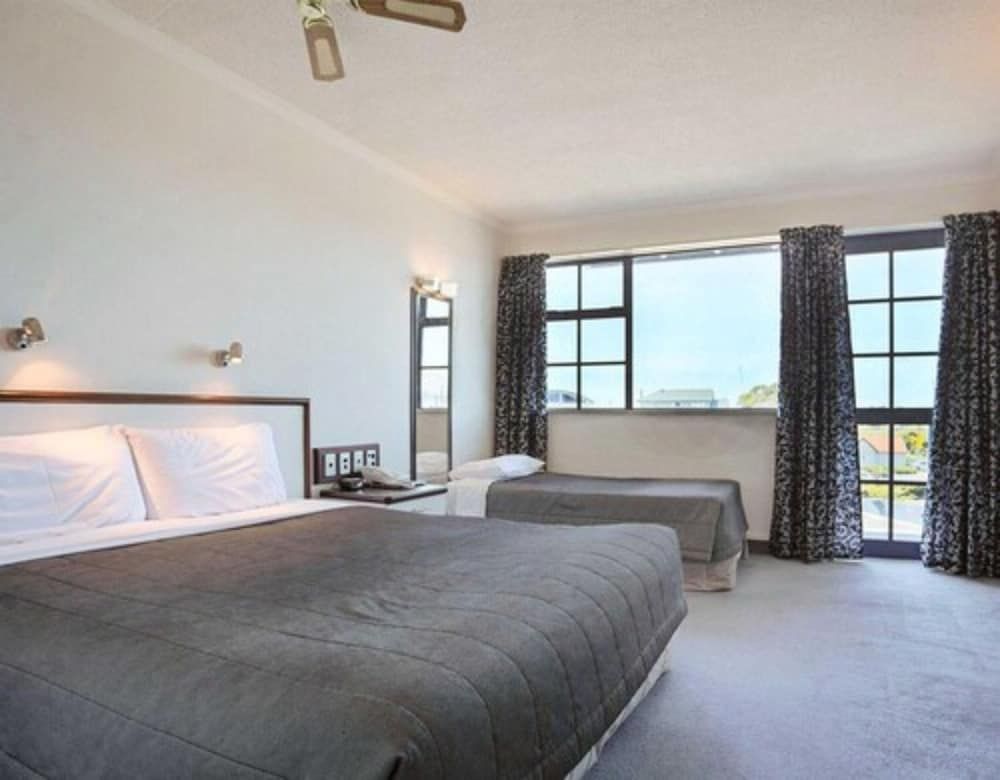 Efficiency, Room, Multiple Beds, Non Smoking