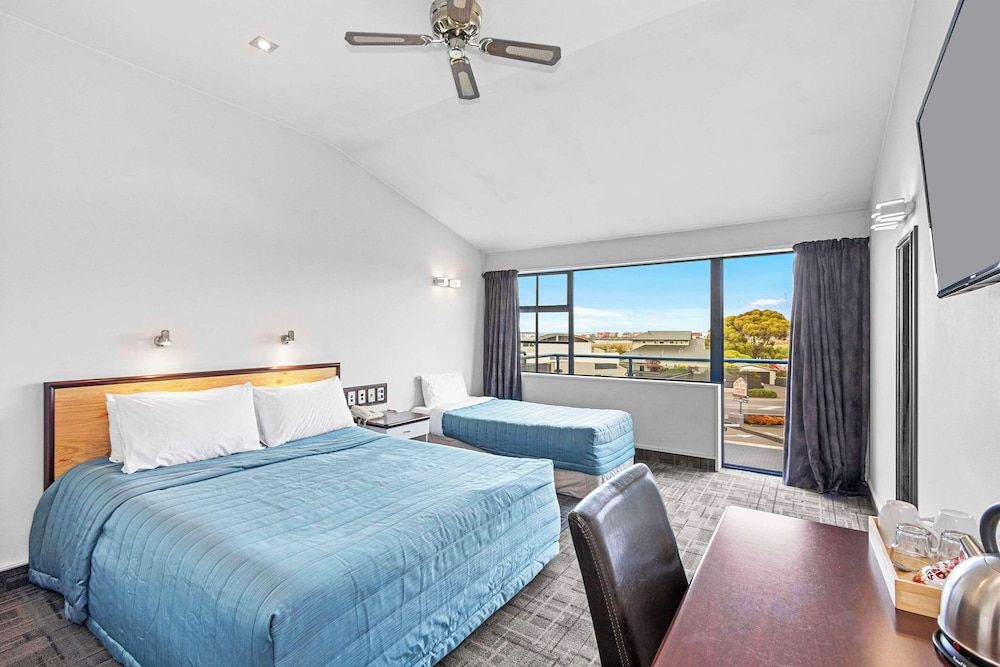 Efficiency, Room, Multiple Beds, Non Smoking