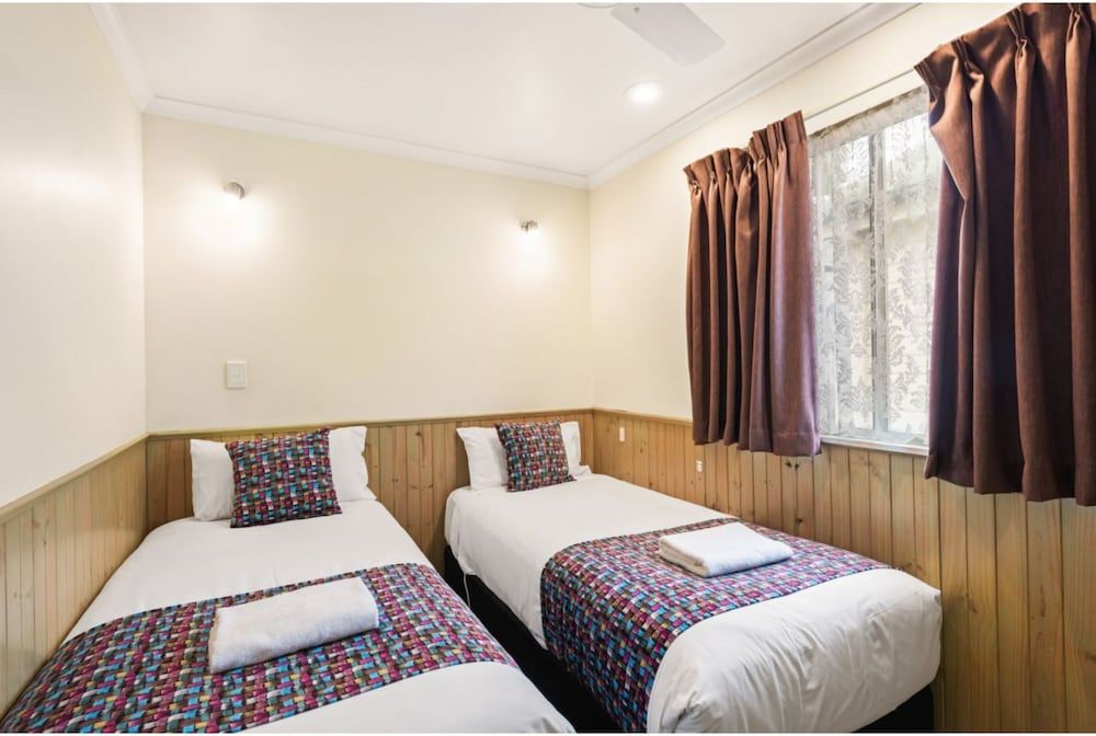Deluxe Spa Cabin