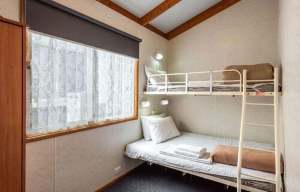 Superior 2 Bedroom Cabin - Sleeps 5