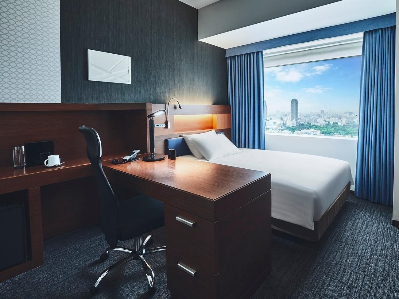 Premium Single Room - Train Station View