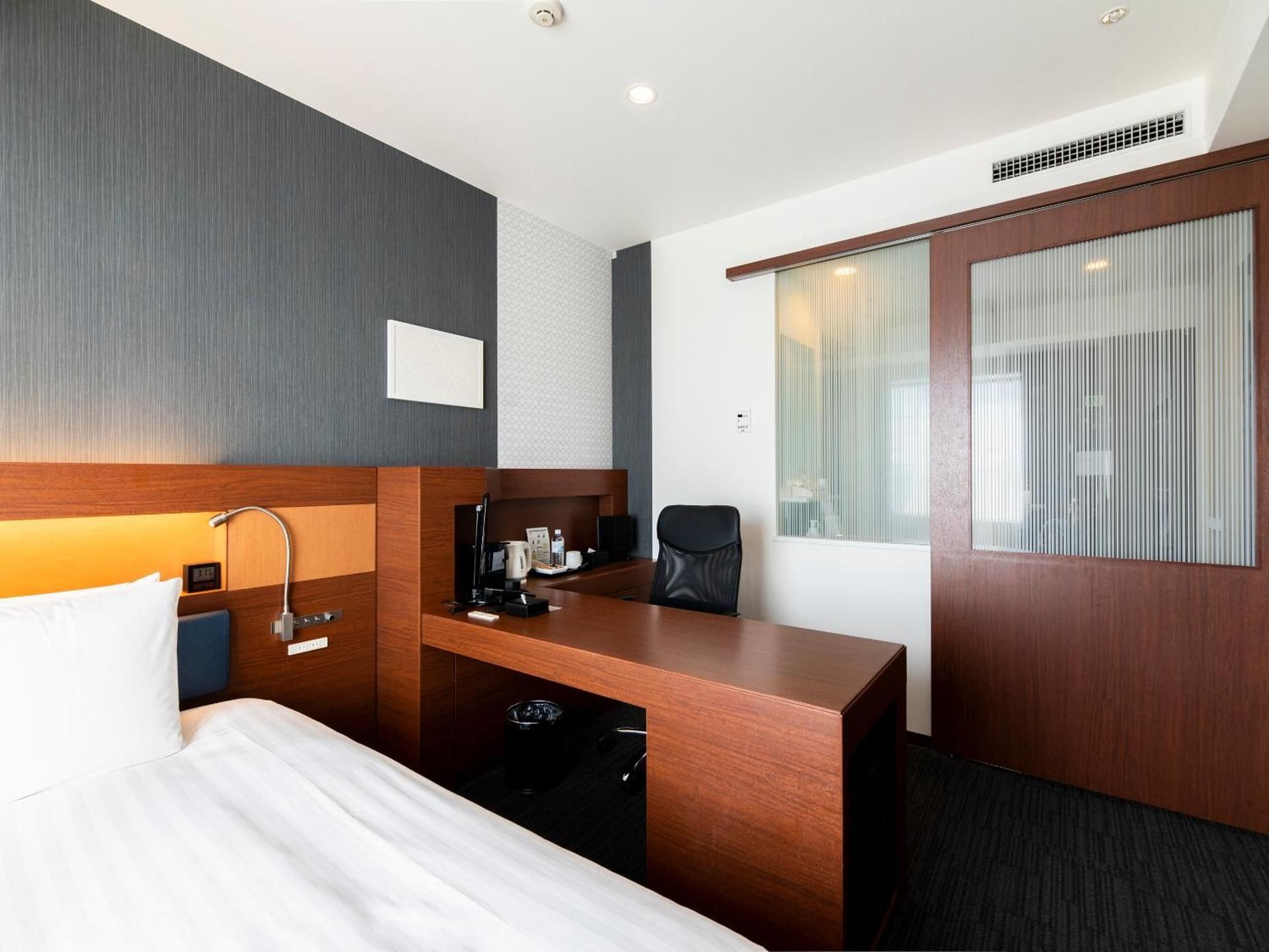 Premium Single Room - Non-Smoking