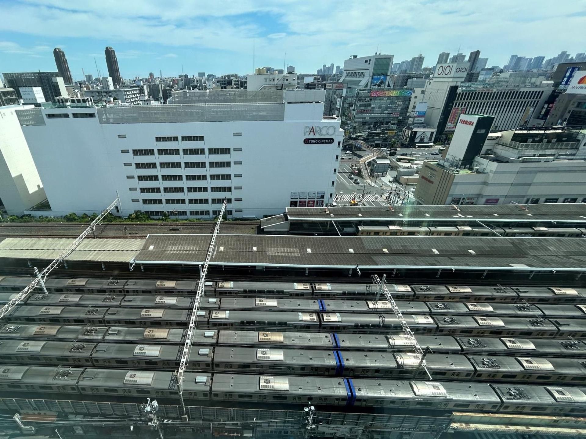 Lotte City Hotel Kinshicho Standard Hollywood Twin Room A -Train Station View 2