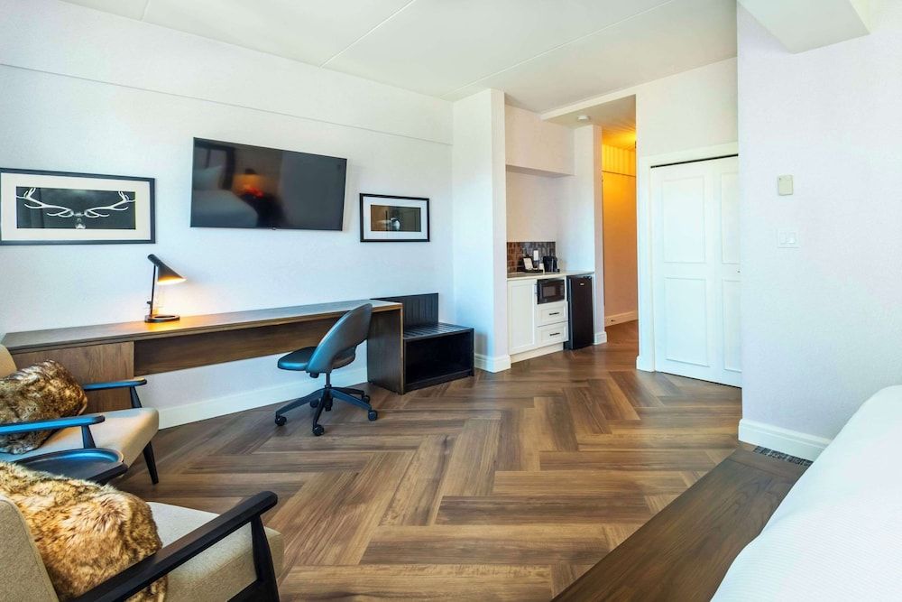 Calabogie Peaks Hotel, Ascend Hotel Collection Room, 1 King Bed, Non Smoking 3