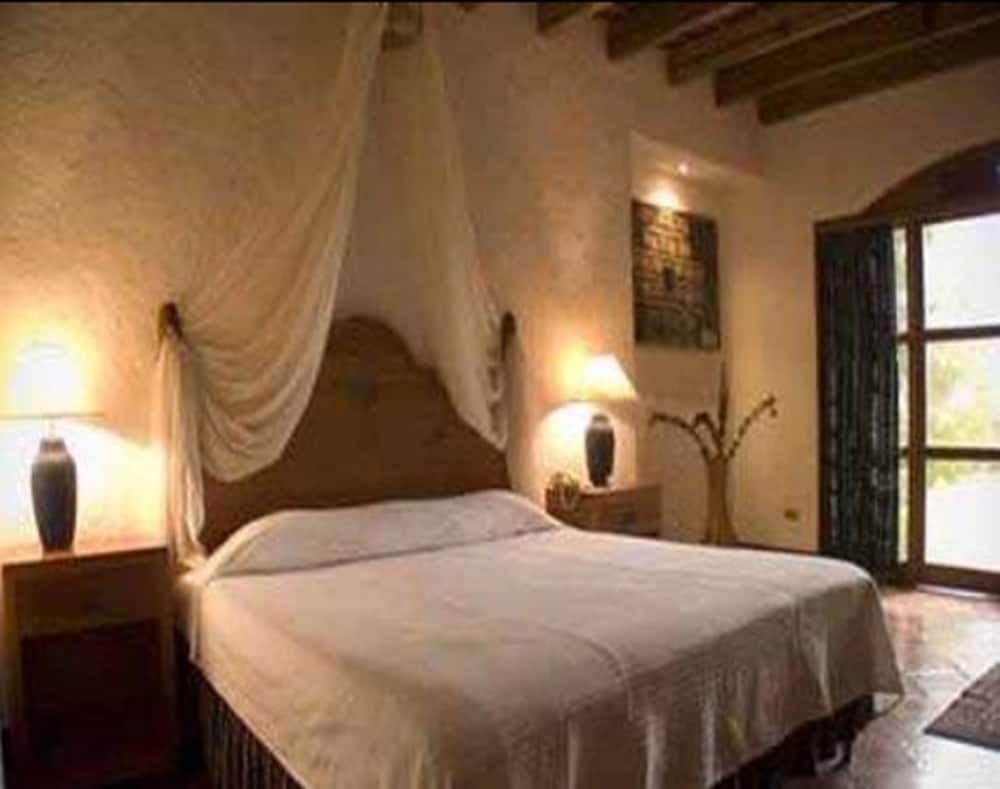 Posada de Don Rodrigo Panajachel Standard Room, 1 King Size Bed, Lake View 2