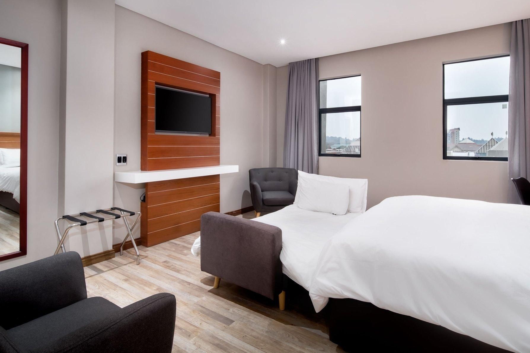 Luxury, Guest Room, 1 King, Sofa Bed, City View