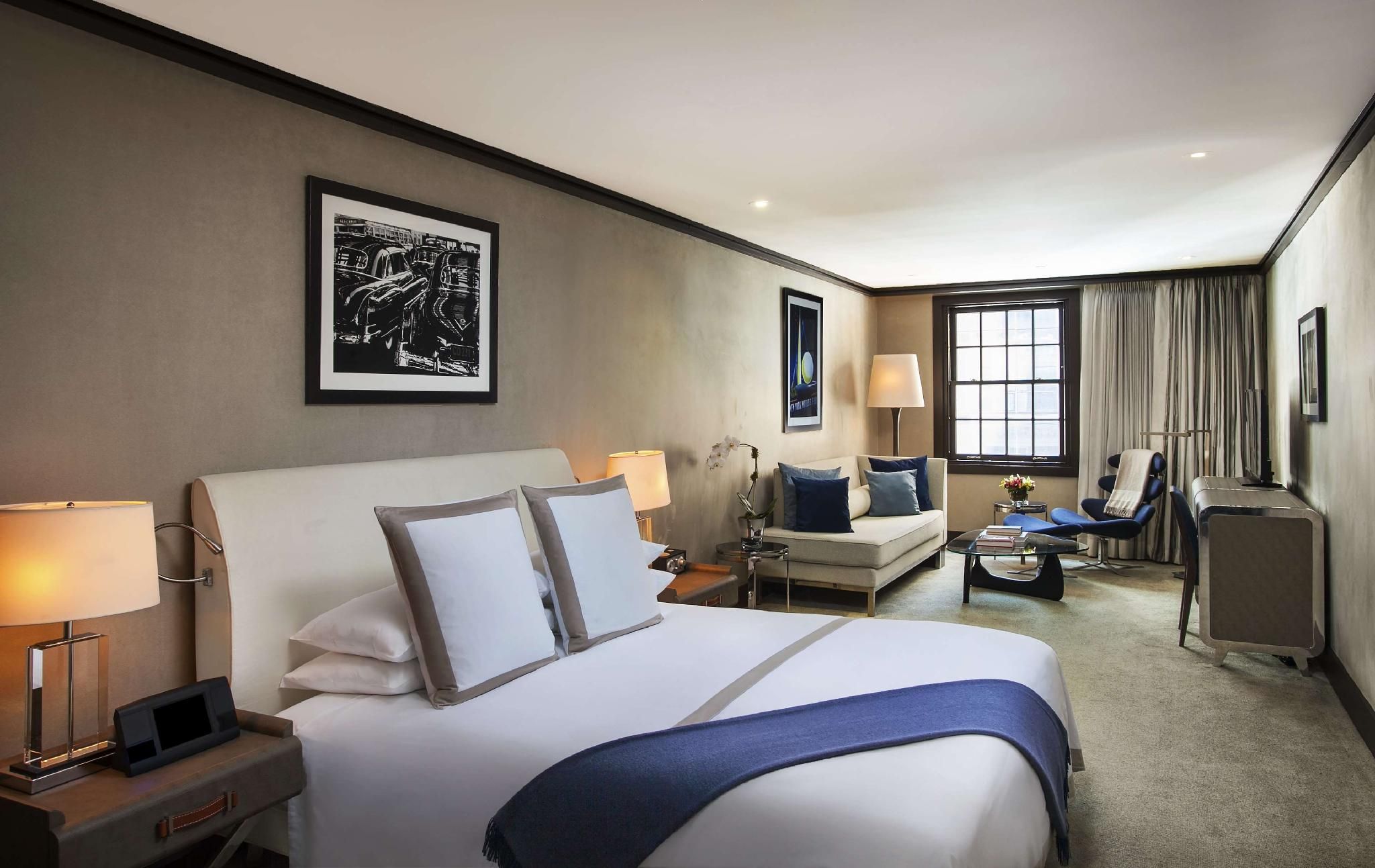 One King Junior Suite, Street View