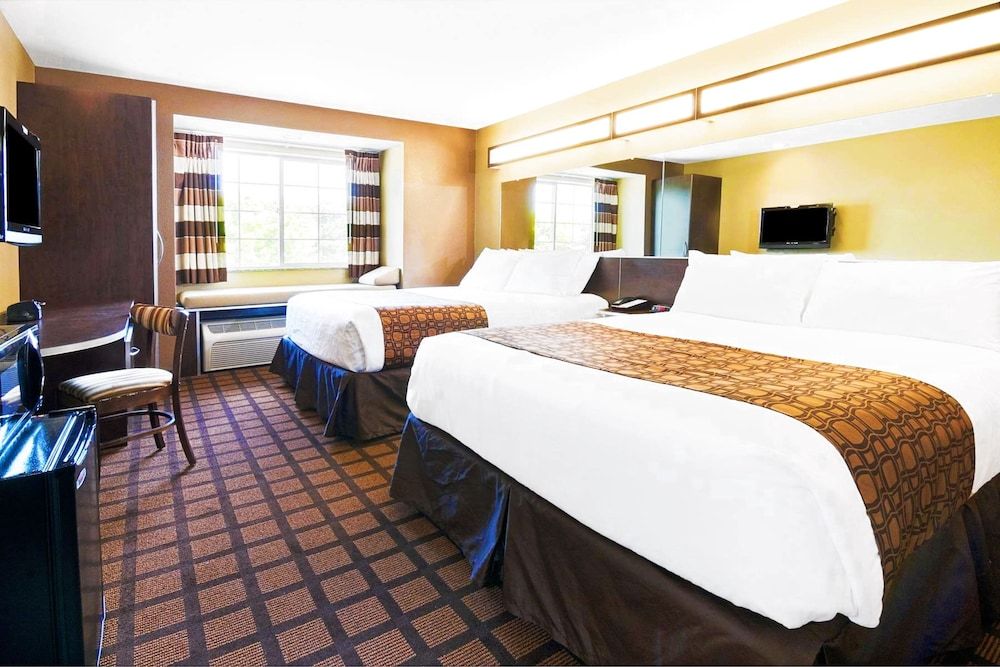 Deluxe Room, 2 Queen Beds, Accessible, Non Smoking (Mobility Accessible)