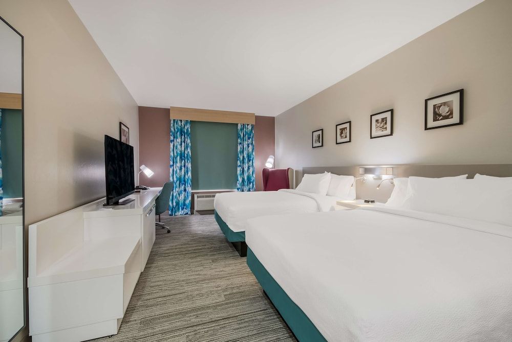 Room, 2 Queen Beds (Drinks & Snacks)
