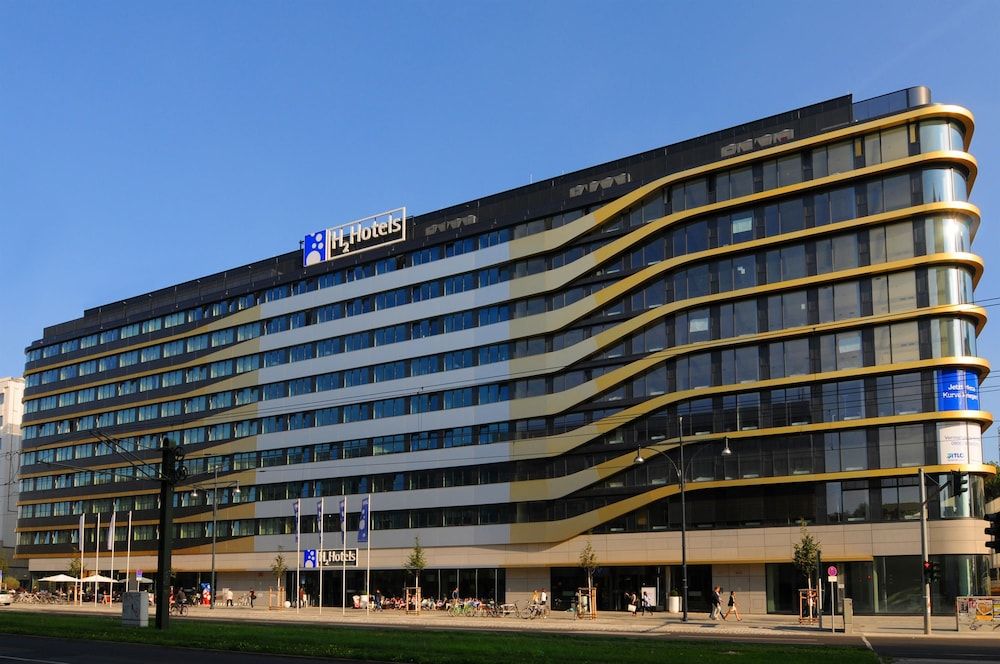undefined H4 Hotel Berlin Alexanderplatz 3