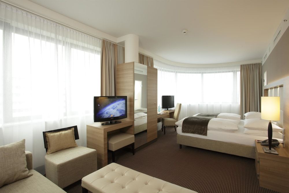 undefined H4 Hotel Berlin Alexanderplatz 9